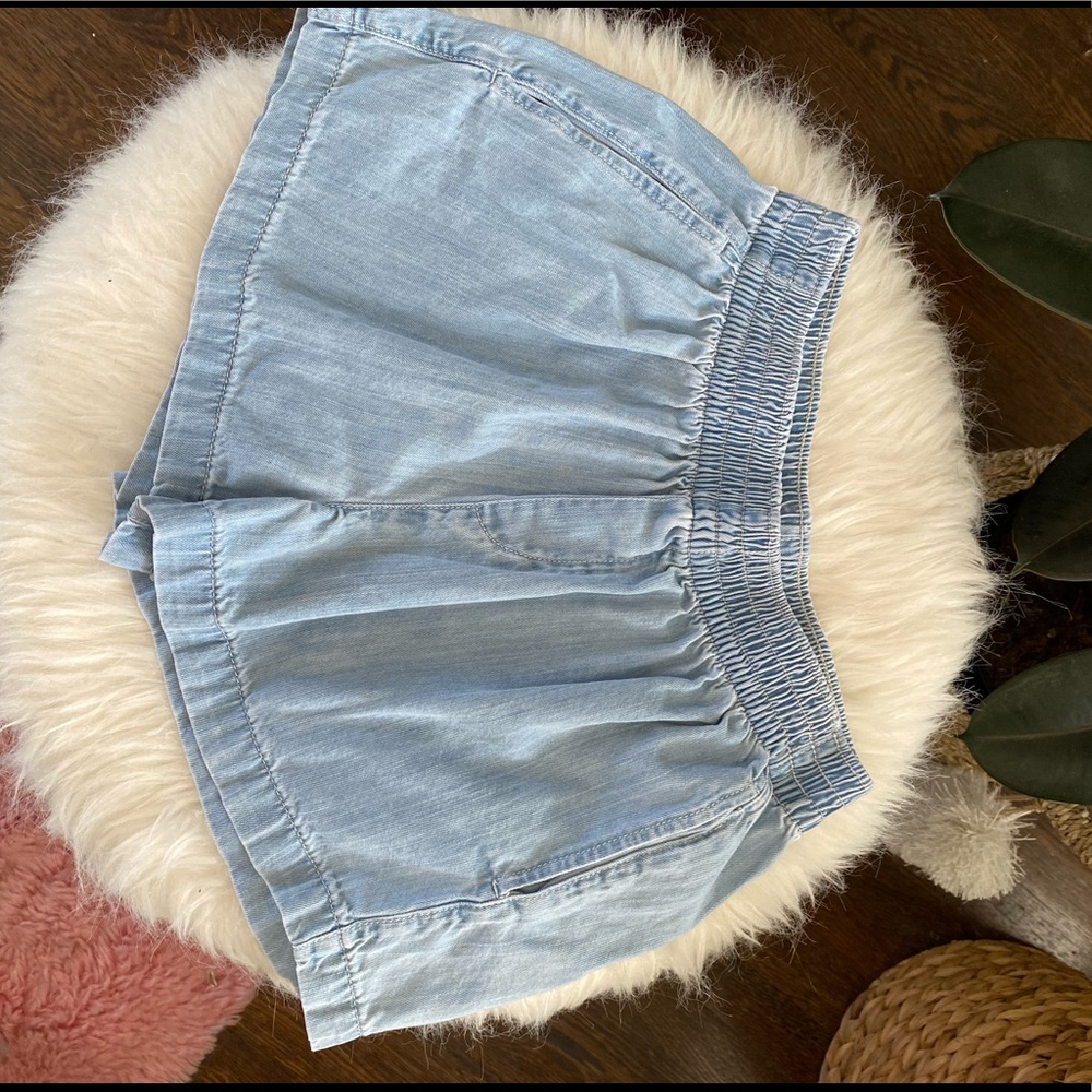 Loose fit elastic high waisted light wash shorts